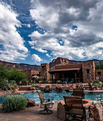 photo-1591329855682-e9e896834424