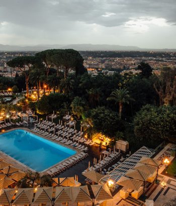 photo-1594741158704-5a784b8e59fb